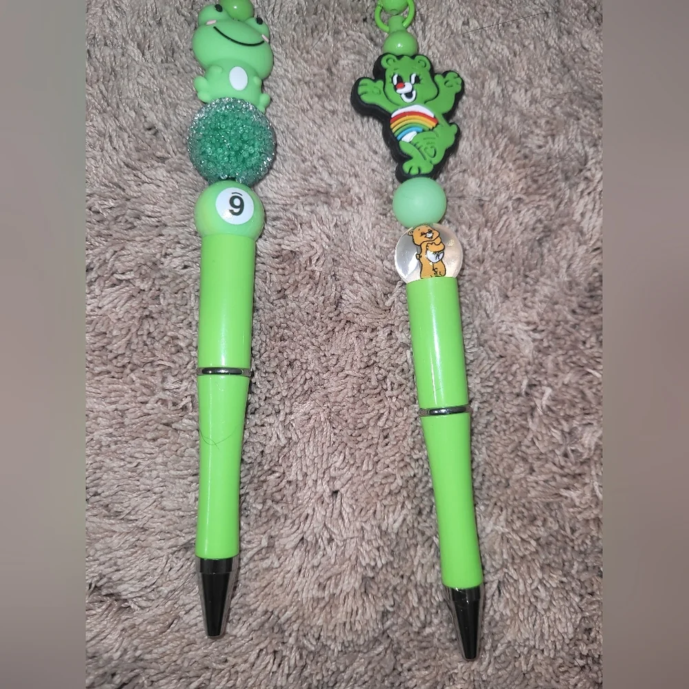 Green frog pen. Homemade and with a clip so you don't lose it.